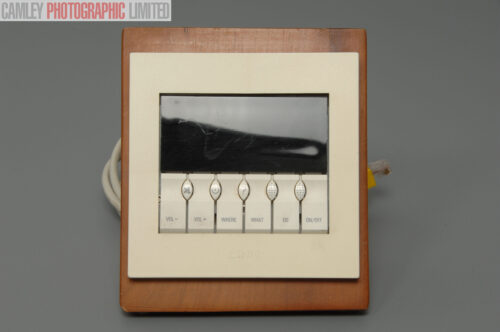 Linn Knekt Remote Control and Quad Cherry Stand. Graded: EXC [#10774]